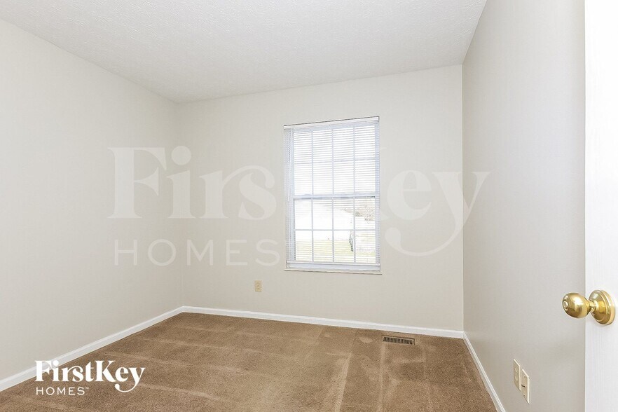 Building Photo - 1961 Big Tree Dr