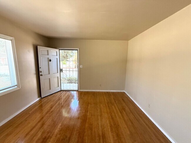 Building Photo - Prater Properties 2