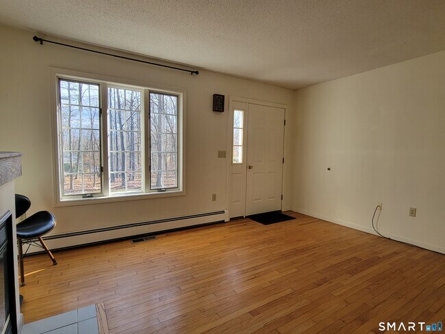 Building Photo - 799 Middle Turnpike