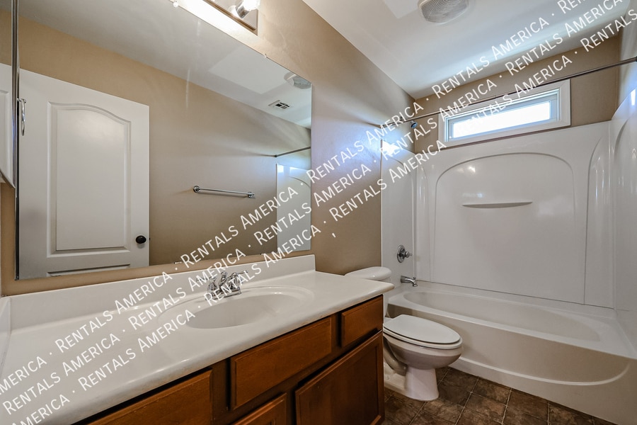 Building Photo - 3908 E Sabra Ln