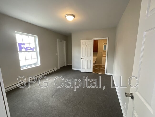 Building Photo - 7402 Lincoln Way W