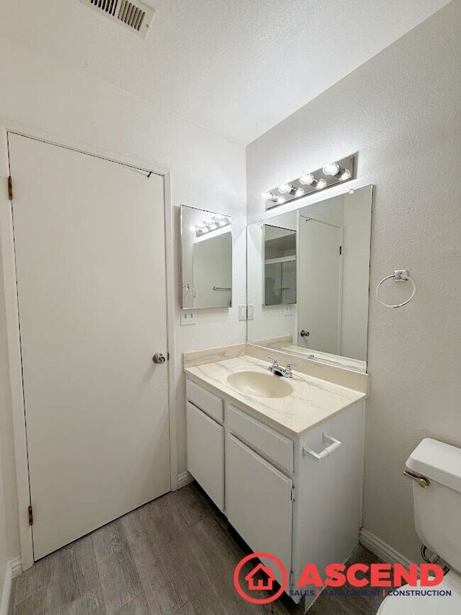 Building Photo - Move-In Special for Memorial Day! Deposit Gets You In — Hurry, Offer Ends 5/19