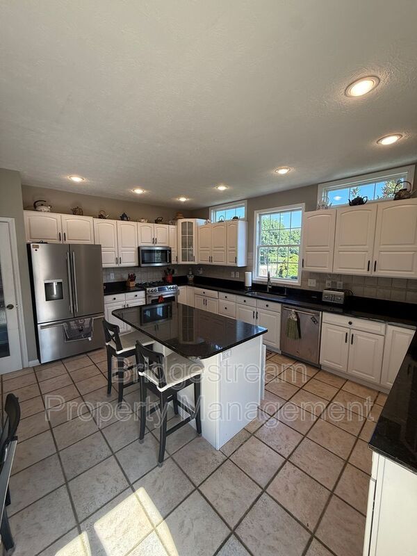 Building Photo - 7425 Pelbrook Farm Dr