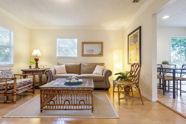 Building Photo - 213 W Alfred St