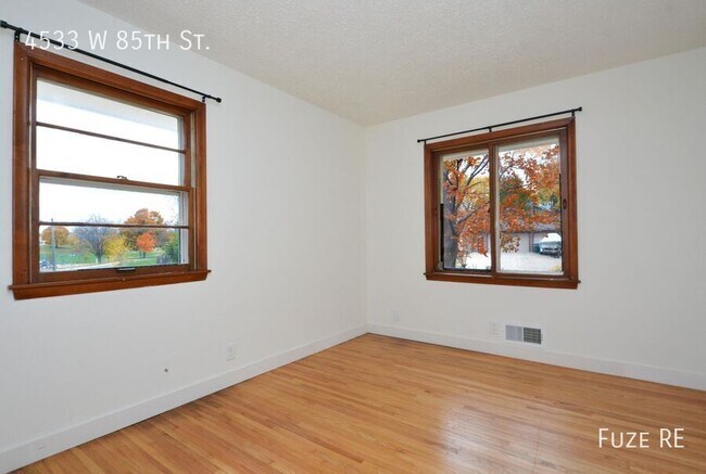 Building Photo - 4533 W 85th St