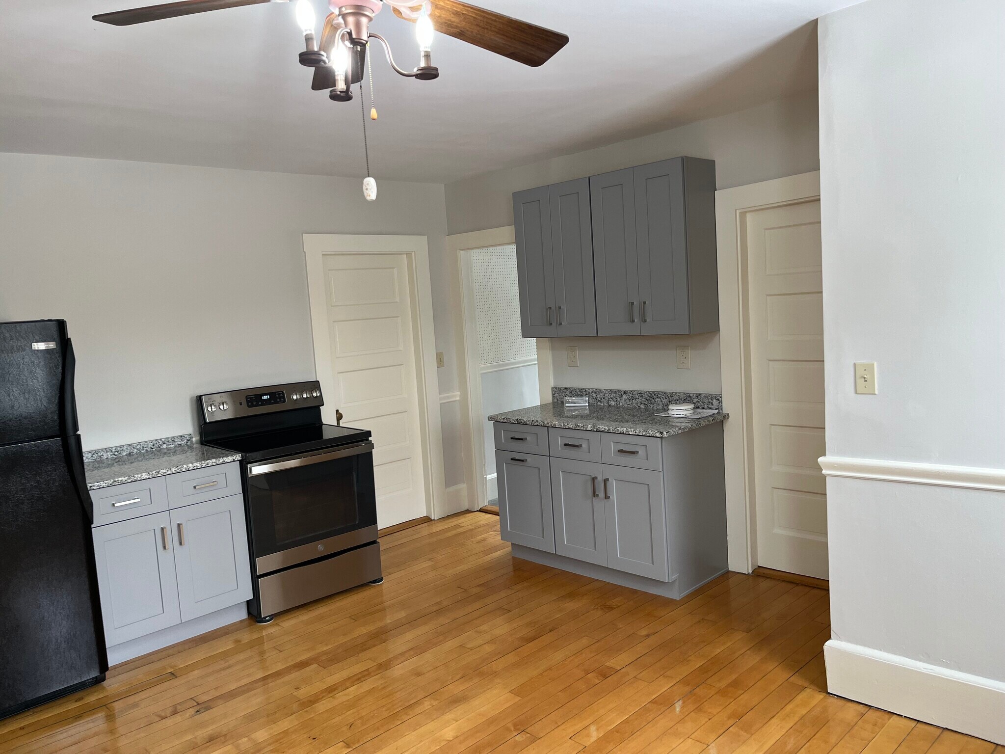 Building Photo - 48 Seaver St