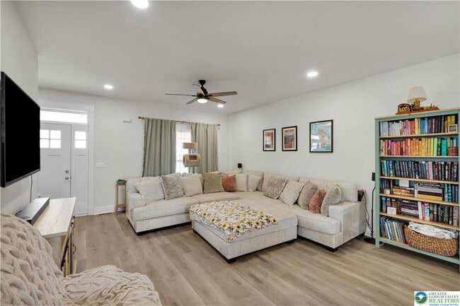 Building Photo - 221 Craig Ave