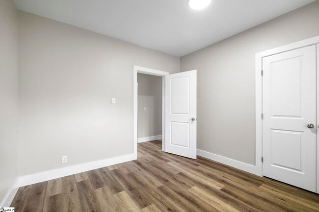 Building Photo - 2811 Locust Hill Rd