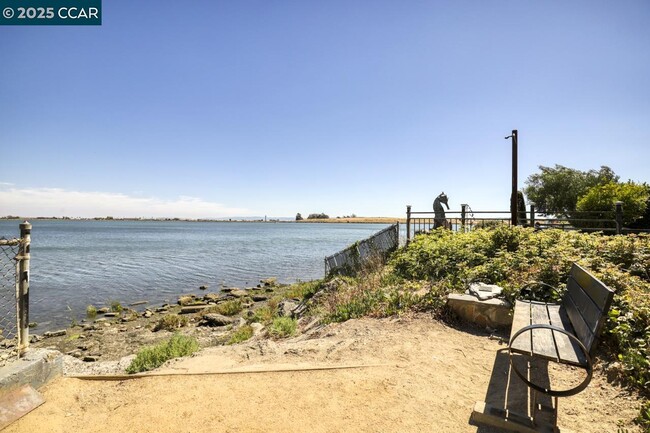 Building Photo - 1349 Eastshore Dr
