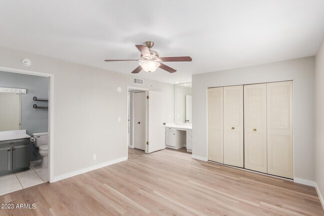 Building Photo - 3037 S Country Club Way