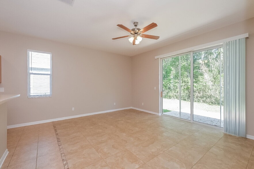 Building Photo - 2520 Deer Forest Dr