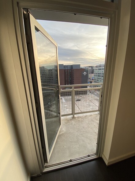 Private balcony - 1025 First St SE
