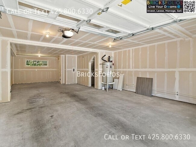 Building Photo - Discover Your Dream Townhome in Olympia - ...