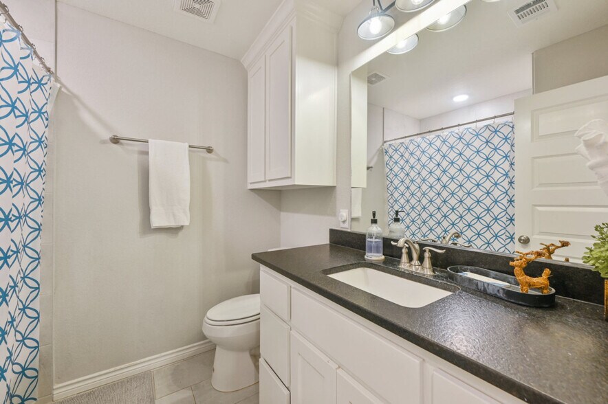 Building Photo - 3824 Springfield Dr