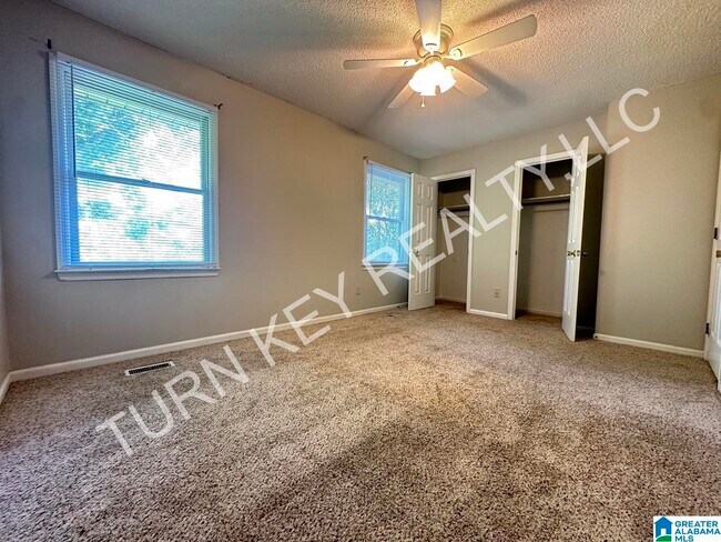 Building Photo - 2177 Cheshire Dr