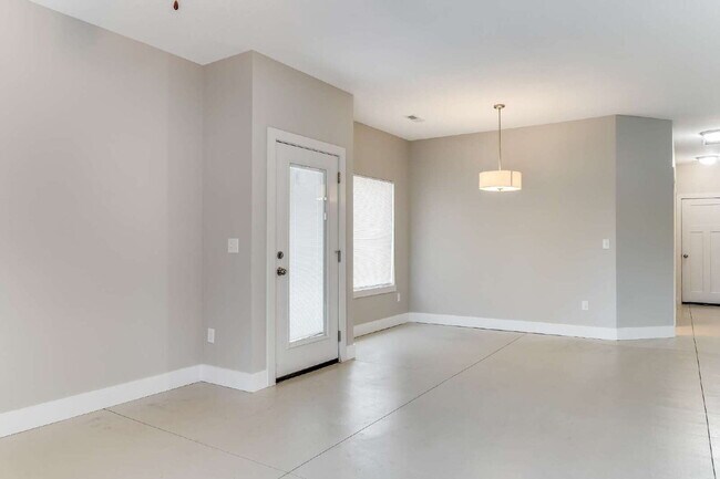 Building Photo - "Charming 3-Bedroom Duplex Retreat with 2 Full Baths in Wichita – 1190 Sq Ft of Comfort!"