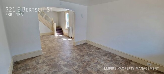 Building Photo - 5 Bedroom / 1.5 Bath Home in Lansford!