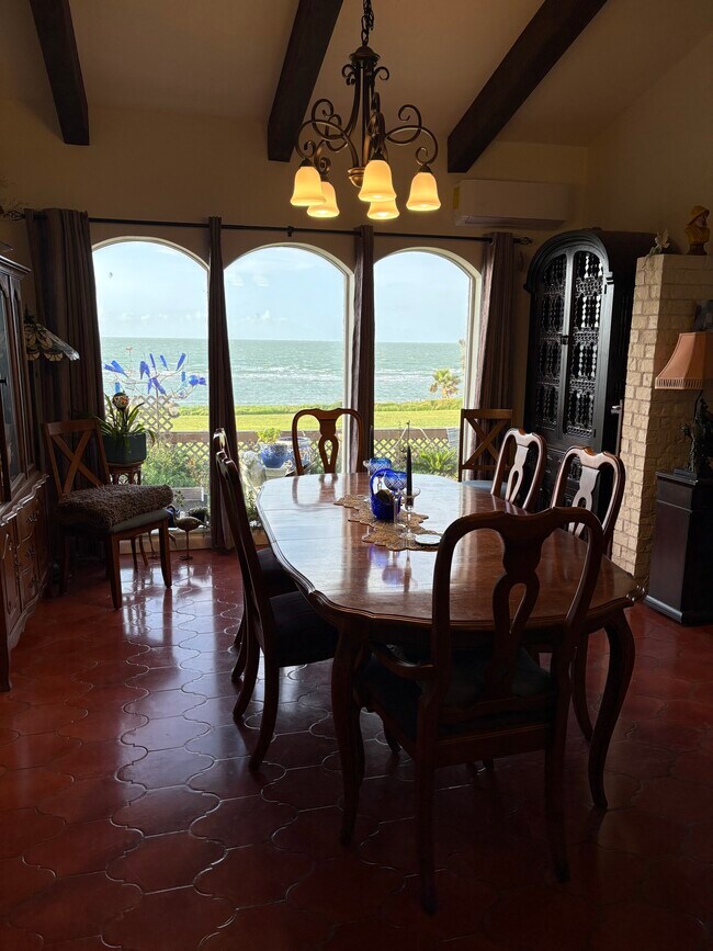 Building Photo - 120 Shore Dr