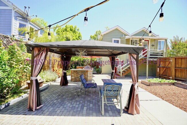 Building Photo - Available now!  3 Bedroom Gerstle Park home