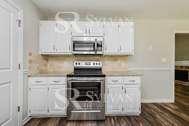 Building Photo - The living is easy in this 3 bedroom, 2 ba...