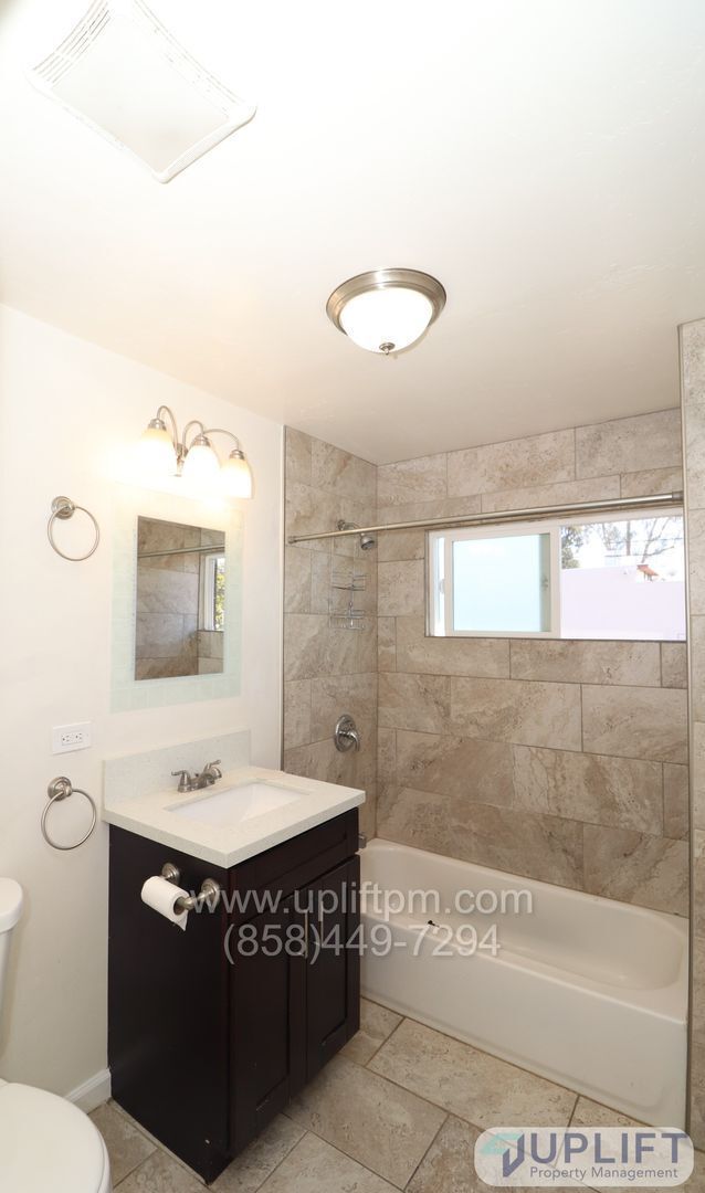 Building Photo - 950 B St