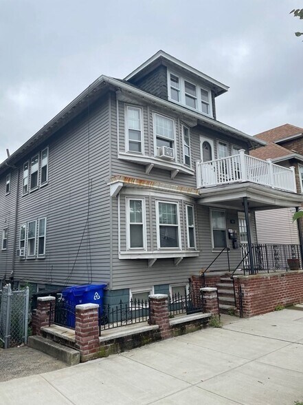 Building Photo - 723 Bennington St