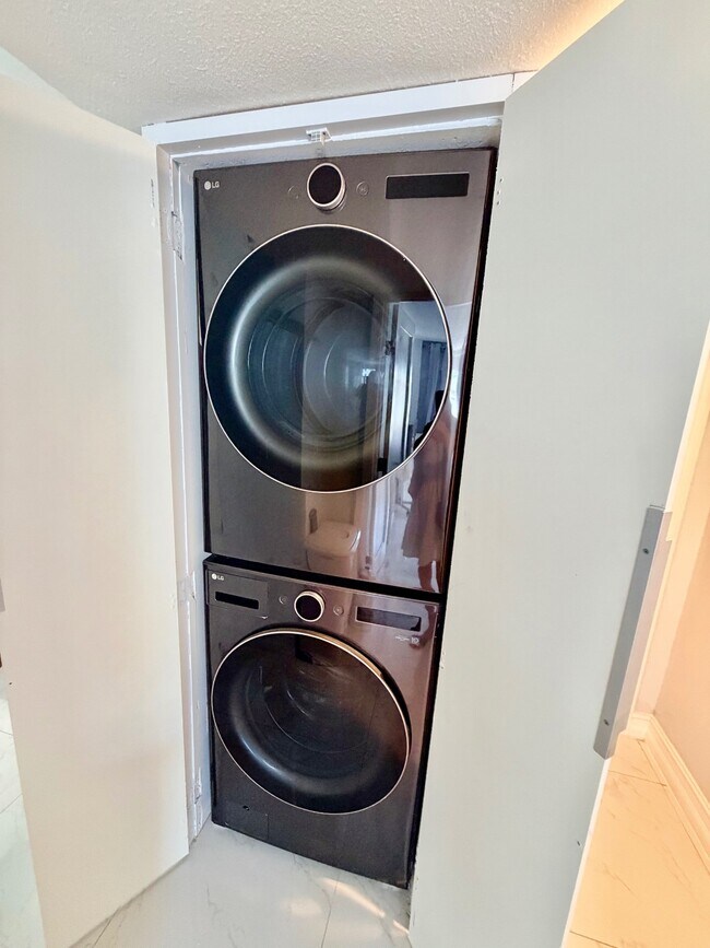 Building Photo - 3410-3410 Galt Ocean Dr