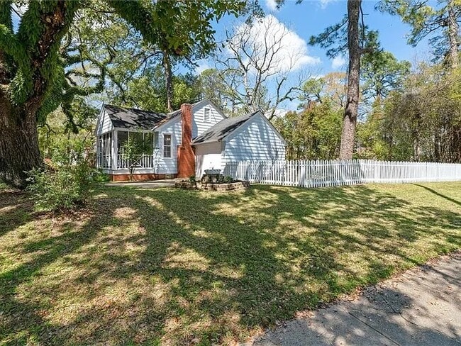 Building Photo - 1450 McArthur St