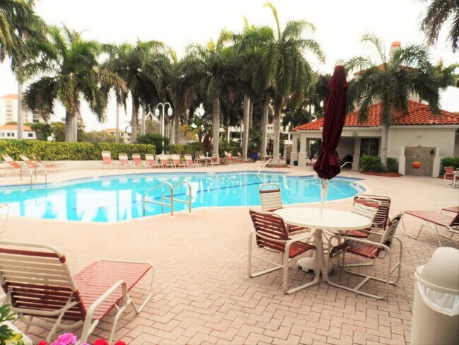 Building Photo - Gorgeous Updated Waterfront 2/2 Unfurnishe...
