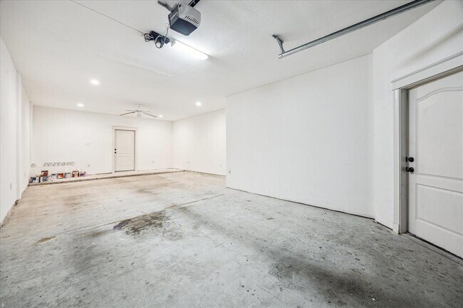 Building Photo - 829 Asbury St