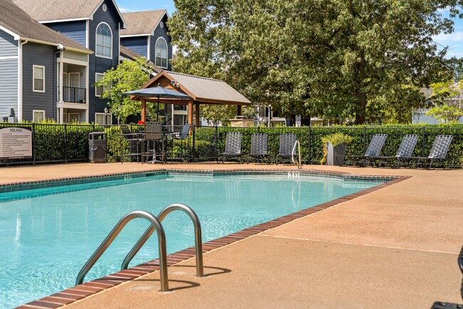 Building Photo - Oak Hollow Apartments