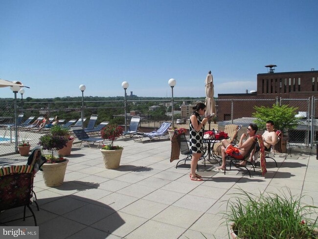 Building Photo - 1260 21st St NW