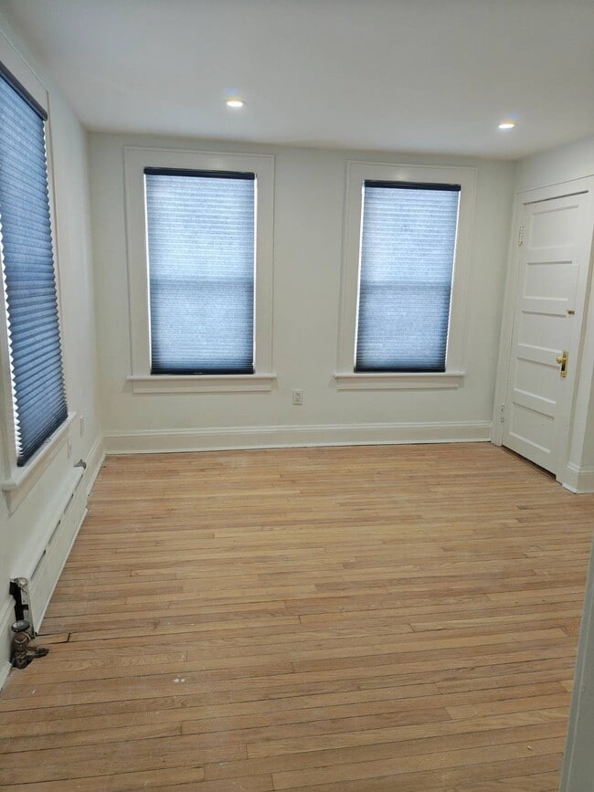 Building Photo - 2814 Weeks Ave