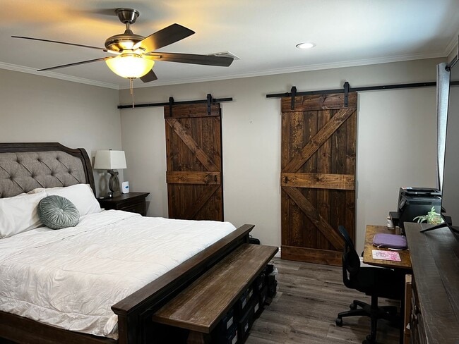 Building Photo - 3 Bed 2 Bath Home For Rent in an Excellent...