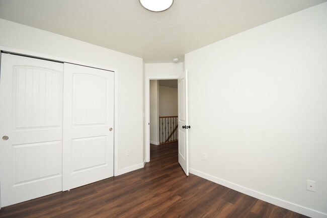 Building Photo - Newly Remodeled Magna Gem with New Appliances & Easy Freeway Access!!