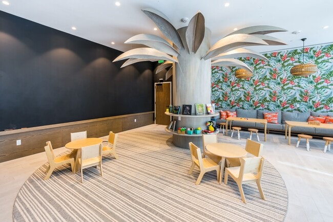 Building Photo - 2831 S Bayshore Dr