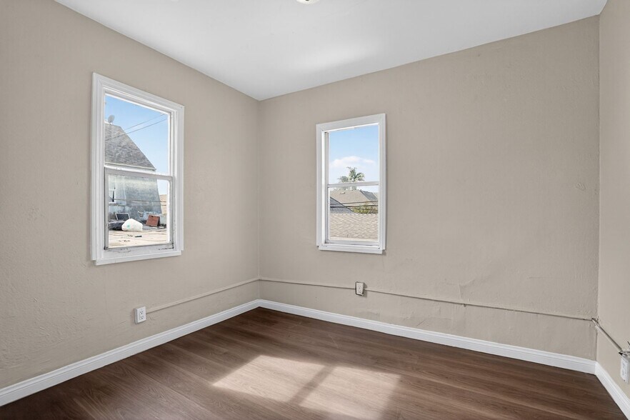 Building Photo - 1157 E 21st St