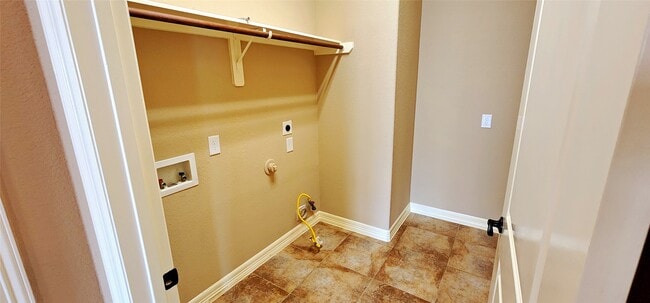 Building Photo - 16303 Lakewood Field Dr