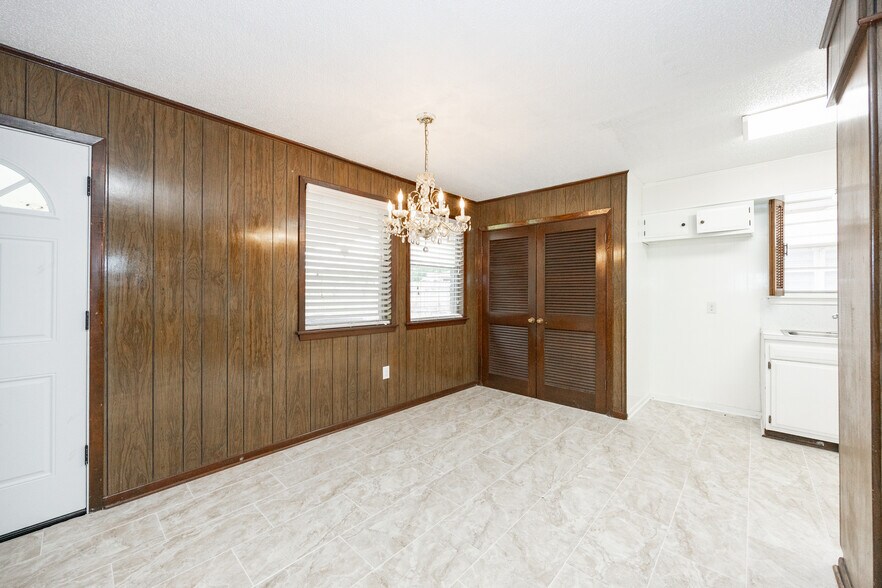 Building Photo - 12114 Tams Dr
