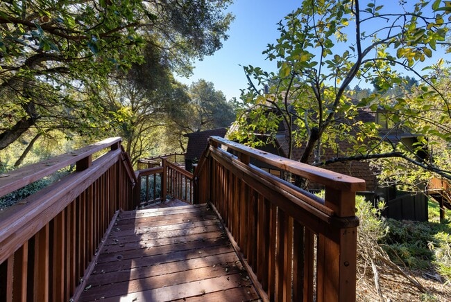 Building Photo - 250 Homestead Trl