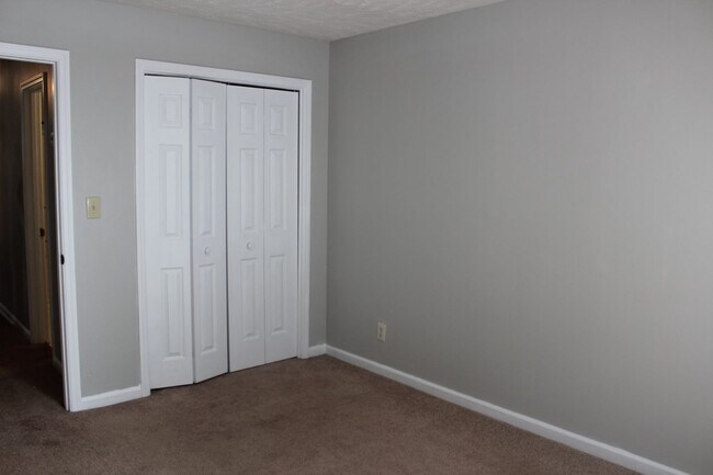 Building Photo - 325 Waterdown Dr