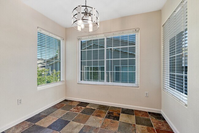 Building Photo - $2,100 - 2-Bed, 2-Bath Condo in Highlands ...
