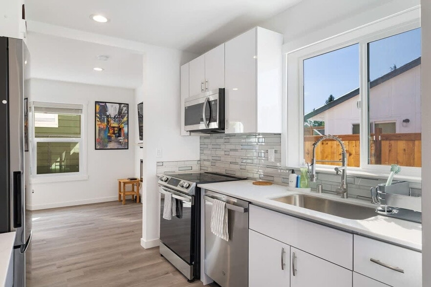 Building Photo - 703 N 104th St