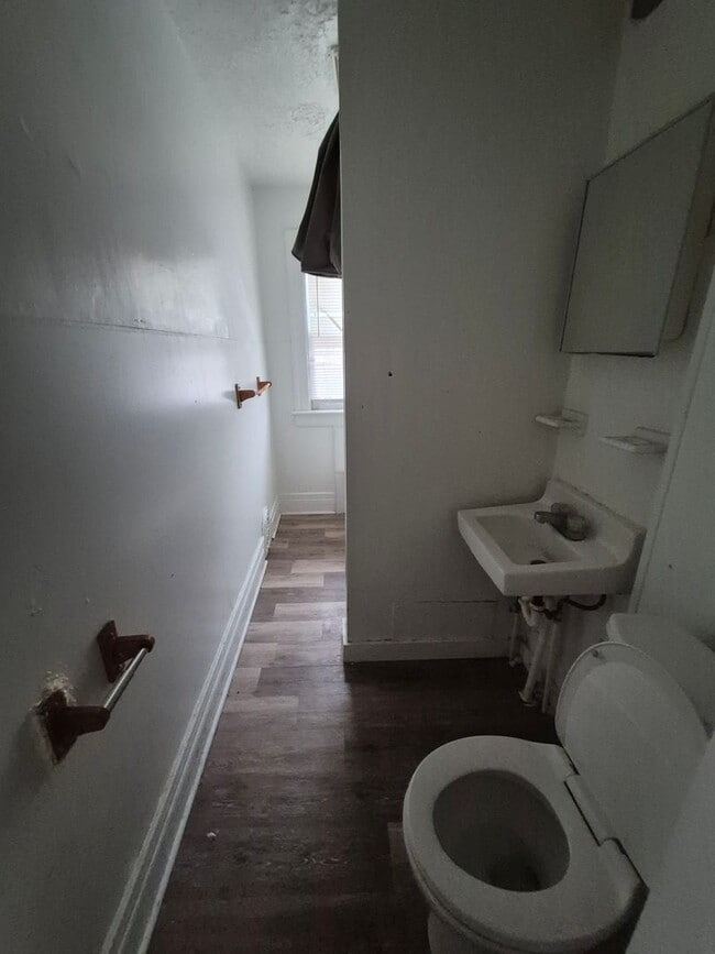 Building Photo - 1107-1109 South Clinton