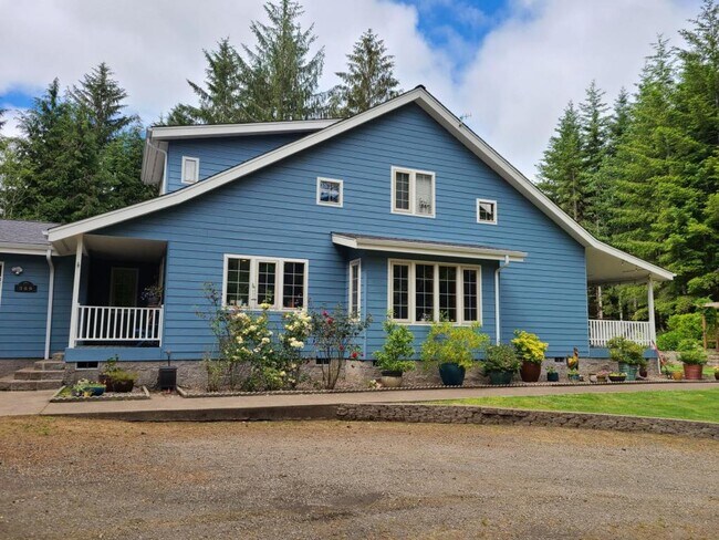 Building Photo - 389 Yasek Loop