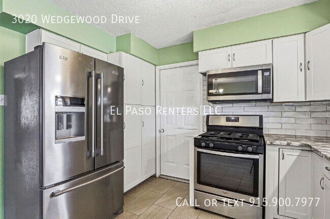 Building Photo - 3020 Wedgewood Dr