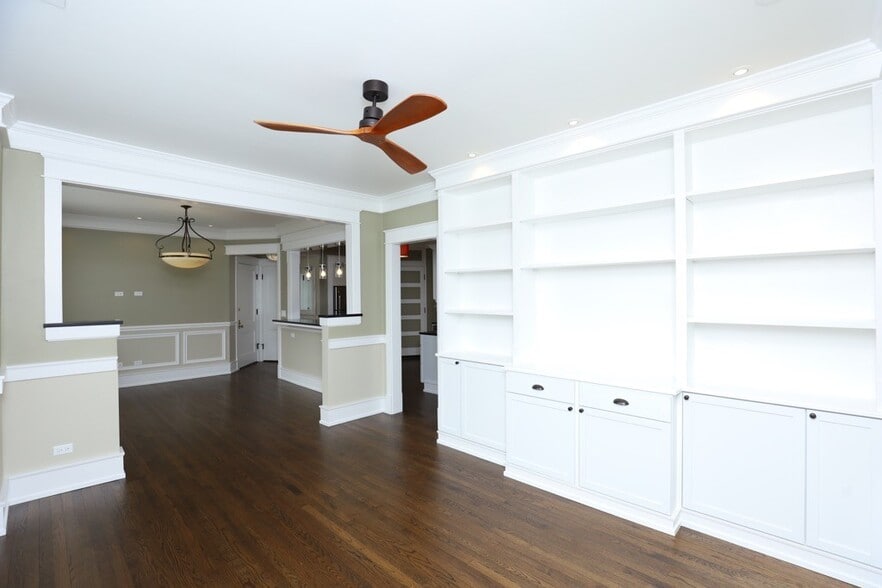 Building Photo - 3837 N Damen Ave