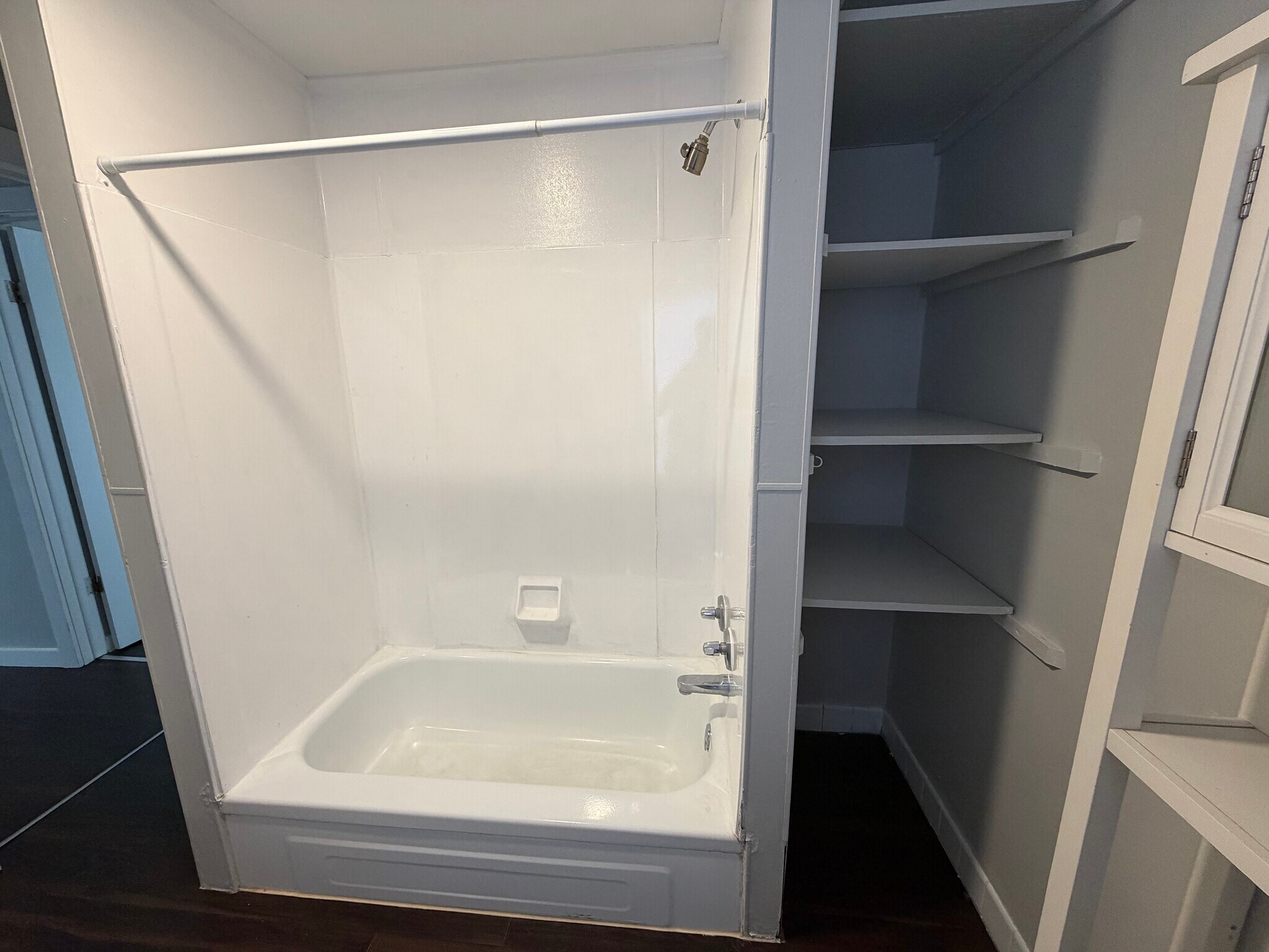 Building Photo - 142 Elm St