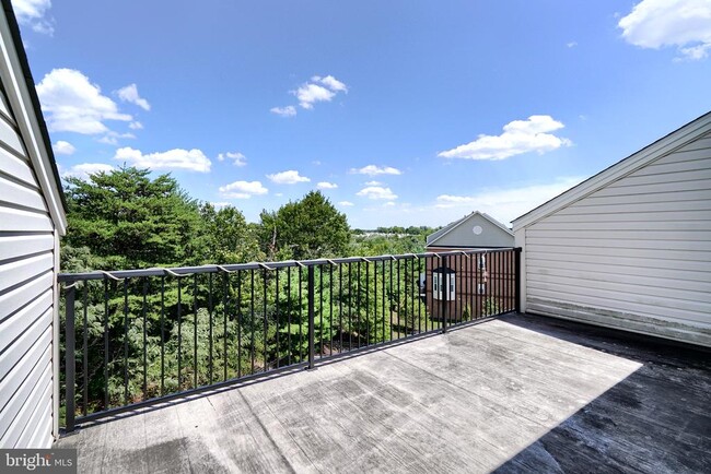 Building Photo - 8016 Blue Stream Dr