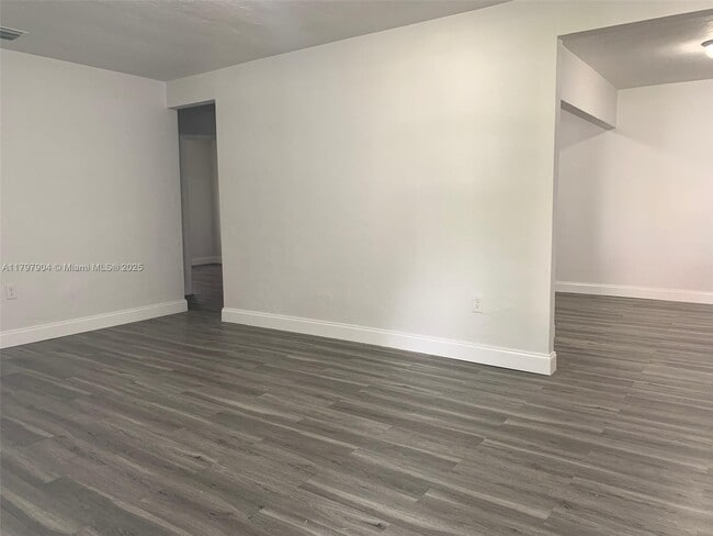 Building Photo - 6290 SW 39th St